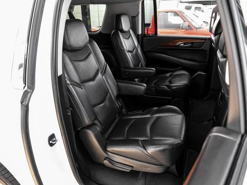 Used 2019 Cadillac Escalade ESV Premium Luxury RWD image 38