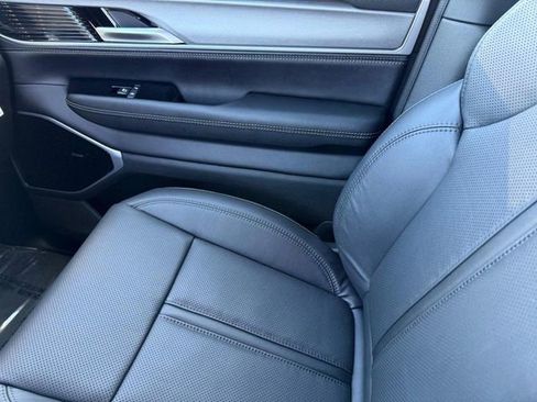 New 2025 Jeep Wagoneer L Series III image 28