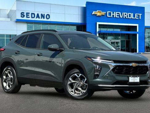 New 2026 Chevrolet Trax LT FWD image 2