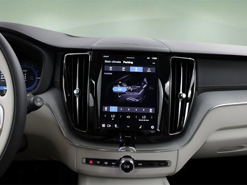 New 2025 Volvo XC60 T8 Ultra w/ Protection Package Premier image 24