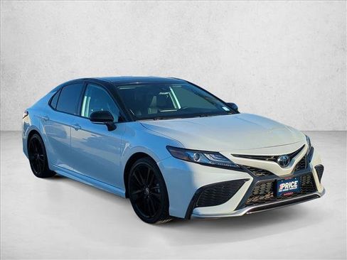 Used 2023 Toyota Camry XSE FWD image 3
