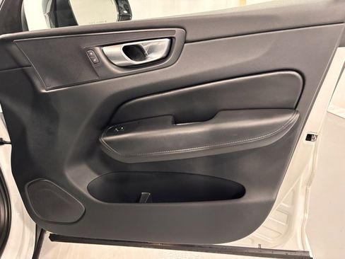 Certified 2025 Volvo XC60 B5 Plus image 19