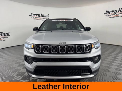 Used 2025 Jeep Compass Limited AWD/4WD image 4