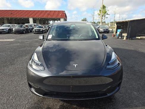 Used 2024 Tesla Model Y 2WD image 3