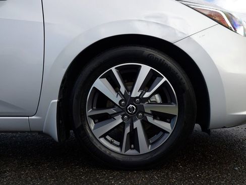 Used 2020 Nissan Versa SV image 9