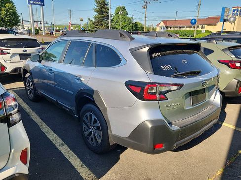 Used 2025 Subaru Outback Premium AWD/4WD image 4