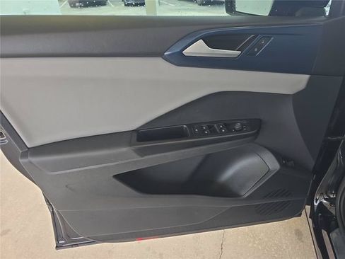 Used 2022 Volkswagen Taos SE FWD image 10