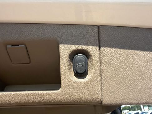 Used 2017 Chevrolet Tahoe LT RWD image 32
