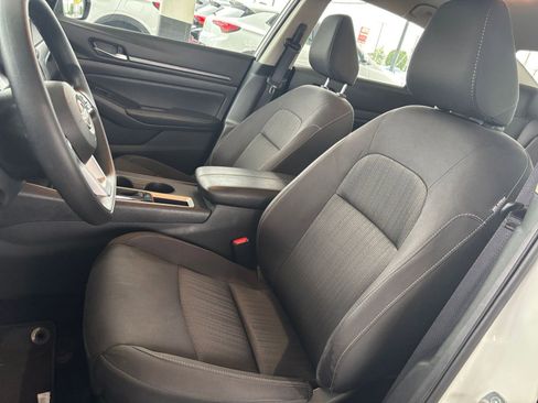 Used 2025 Nissan Altima 2.5 SV FWD image 28