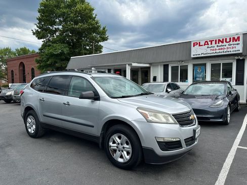 Used 2014 Chevrolet Traverse LS FWD image 1
