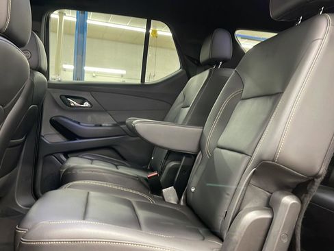 Used 2022 Chevrolet Traverse LT image 9