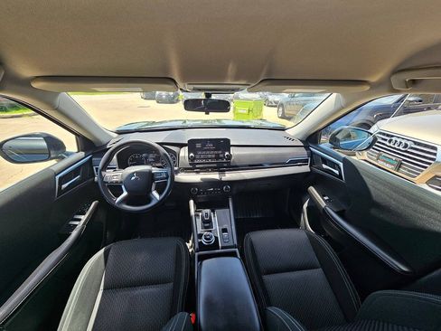 Used 2022 Mitsubishi Outlander ES FWD image 7