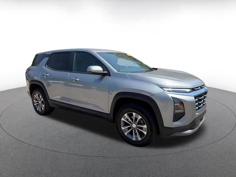Used 2025 Chevrolet Equinox LT AWD/4WD image 2