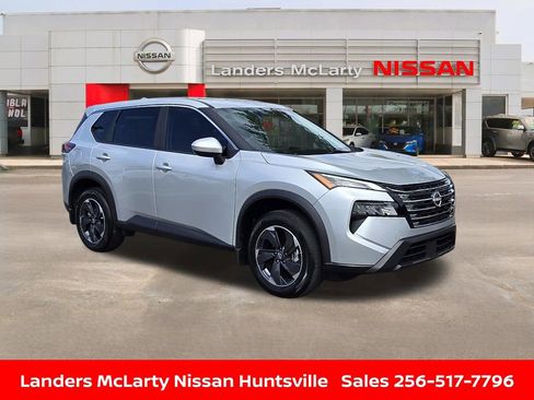 Used 2025 Nissan Rogue SV image 1