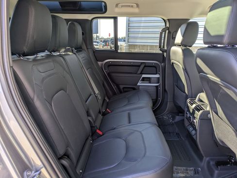 Used 2024 Land Rover Defender 110 S image 30