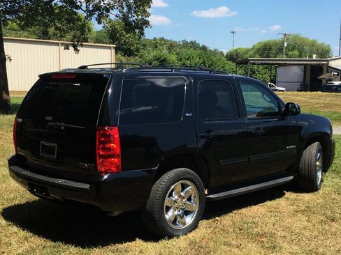 Used 2011 GMC Yukon SLT w/ SLT-2 Equipment Package image 6