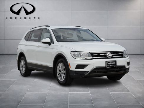 Used 2018 Volkswagen Tiguan SE w/ 3rd Row Seat Package AWD/4WD image 3