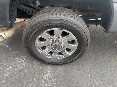 Used 2023 Ford F250 Lariat w/ Black Appearance Package image 8