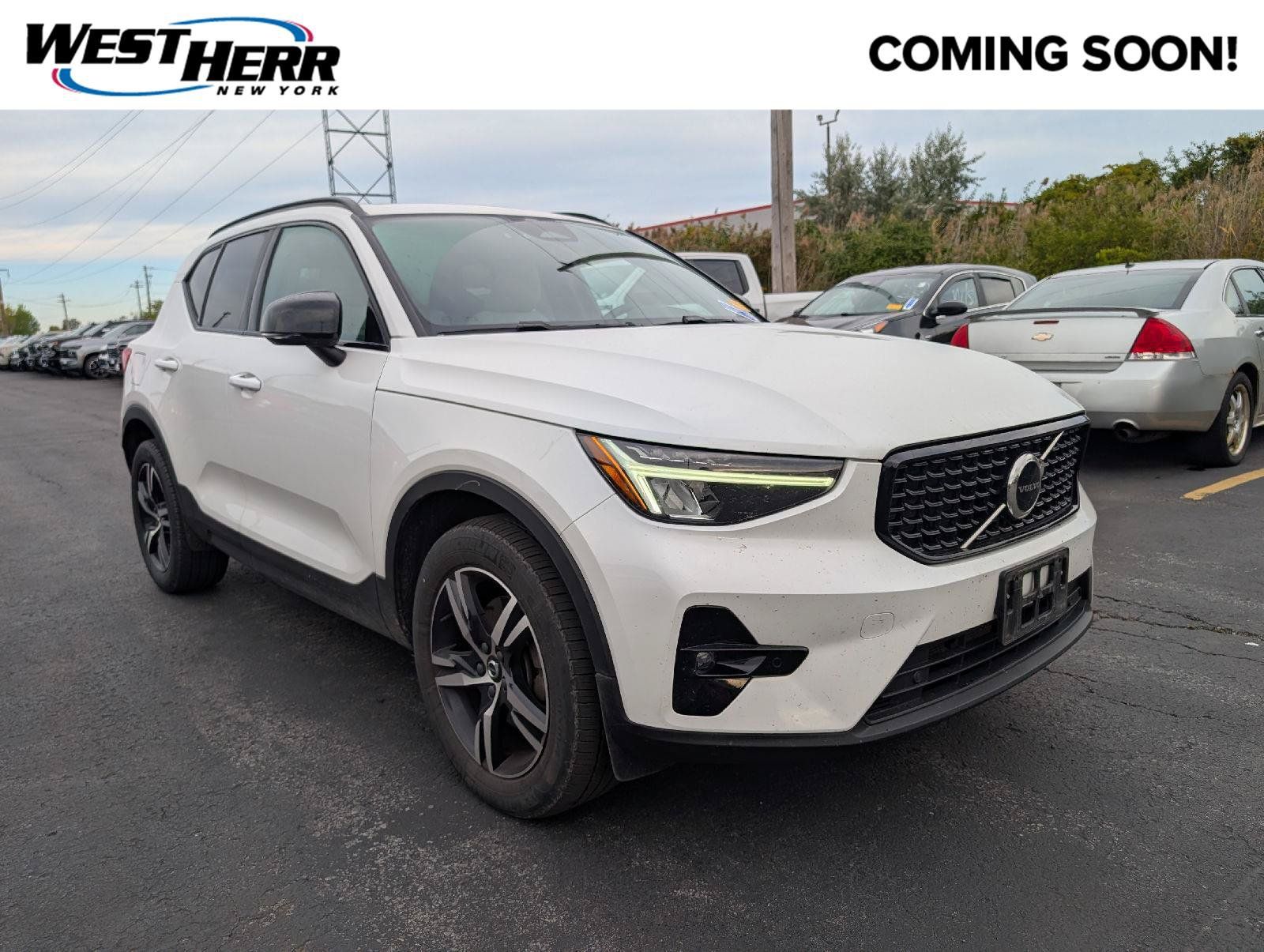 Used 2023 Volvo XC40 B5 Plus w/ Climate Package AWD/4WD image 1