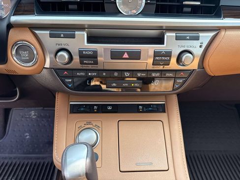 Used 2016 Lexus ES 350 w/ Luxury Package w/Wood Trim FWD image 26