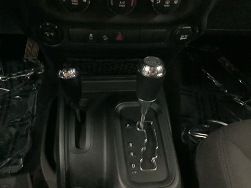 Used 2018 Jeep Wrangler Unlimited Sport S image 23