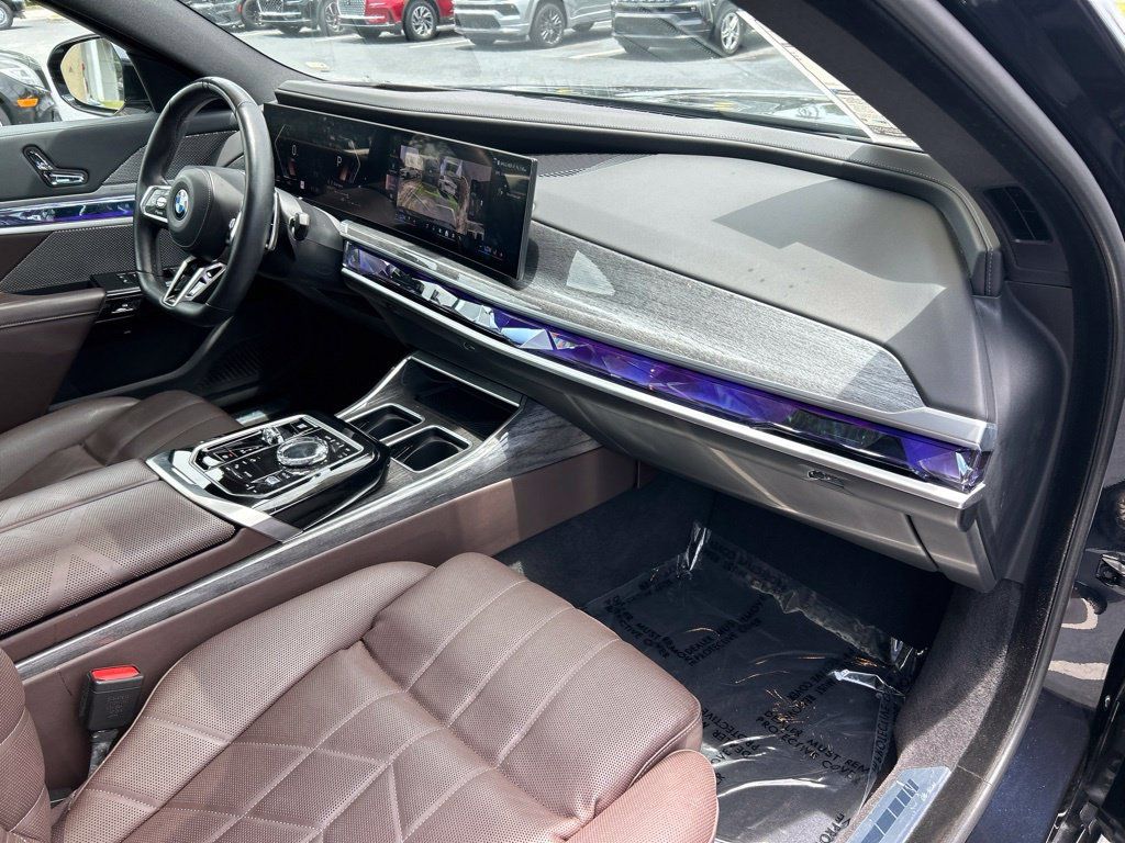 Used 2025 BMW 740i RWD image 41