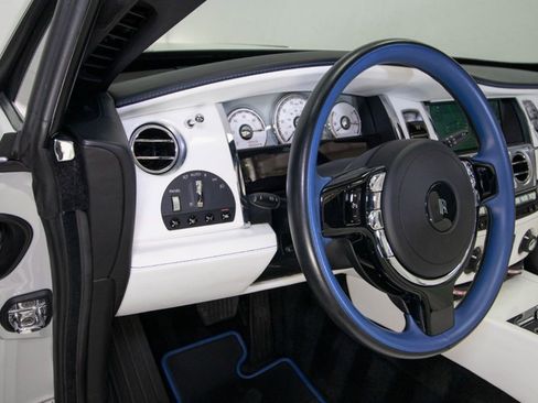 Used 2017 Rolls-Royce Dawn image 30