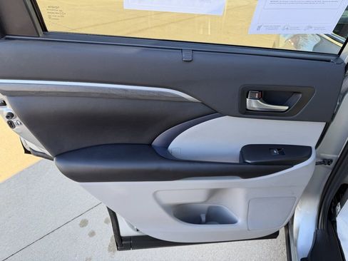 Used 2019 Toyota Highlander Limited image 25