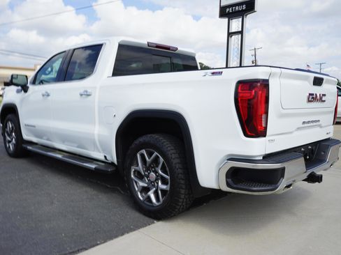 Used 2024 GMC Sierra 1500 SLT w/ SLT Premium Package AWD/4WD image 3