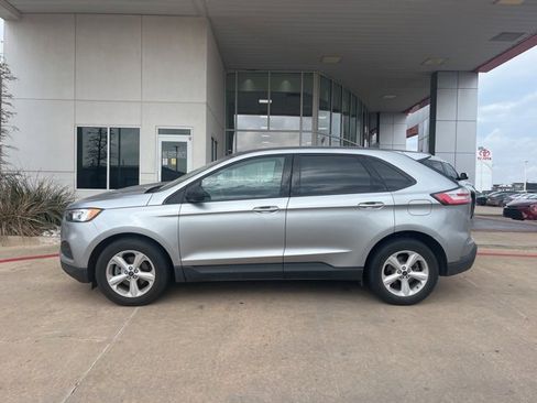 Used 2020 Ford Edge SE image 3
