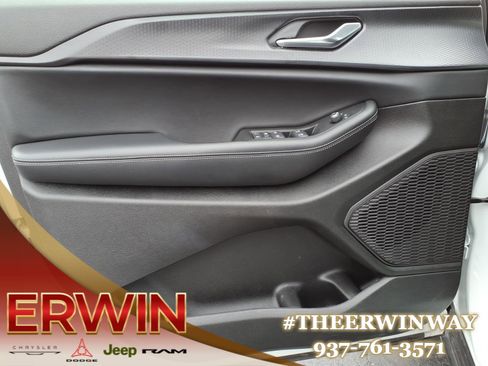 Certified 2024 Jeep Grand Cherokee Altitude image 10