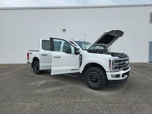 Used 2024 Ford F250 Platinum w/ FX4 Off-Road Package image 10