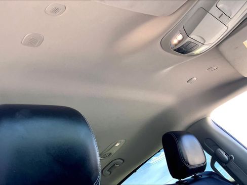 Used 2023 Chrysler Pacifica Touring-L FWD image 14