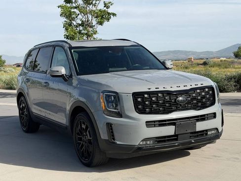 Used 2021 Kia Telluride SX w/ SX Prestige Package AWD/4WD image 3