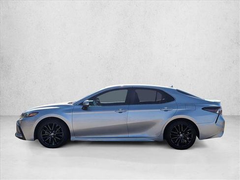 Used 2021 Toyota Camry SE image 8