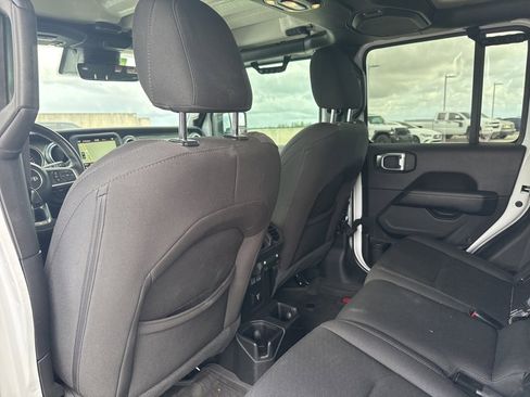 Certified 2022 Jeep Gladiator Overland w/ Safety Group image 17