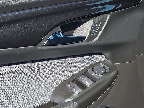 Used 2025 Chevrolet TrailBlazer LT image 11