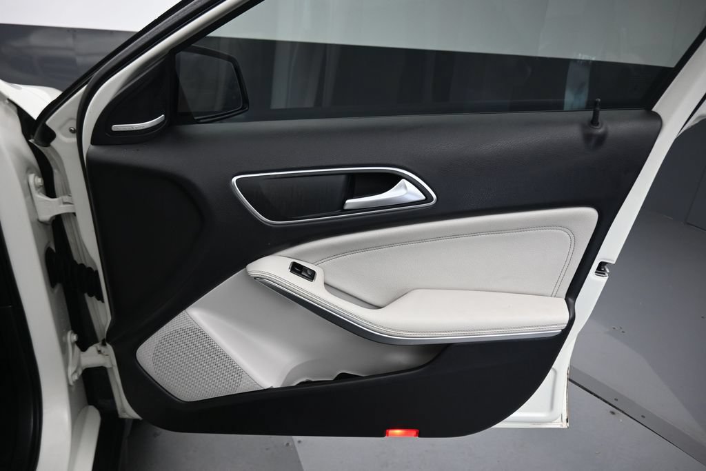 Used 2016 Mercedes-Benz GLA 250 image 38