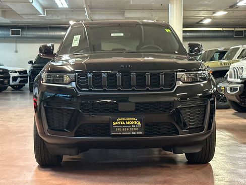 New 2026 Jeep Grand Cherokee Laredo image 8