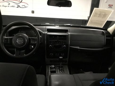 Used 2011 Jeep Liberty Sport image 23