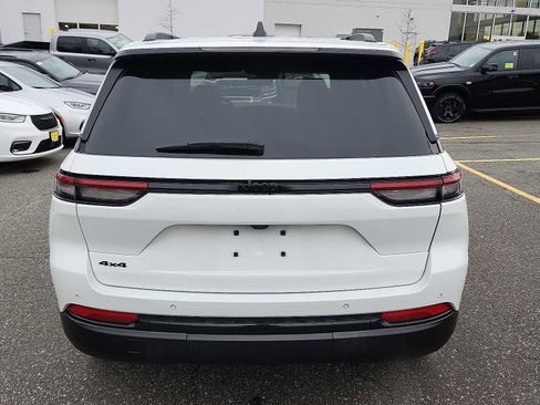 Used 2023 Jeep Grand Cherokee Altitude image 5