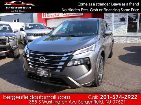Used 2024 Nissan Rogue SV FWD image 1