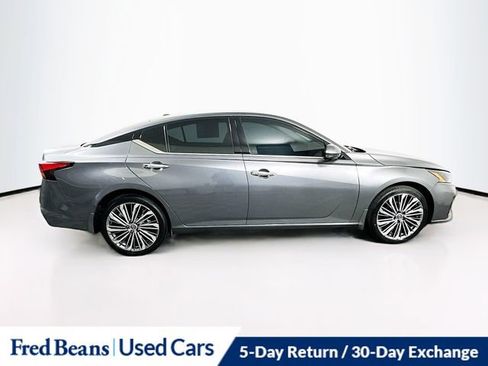 Used 2024 Nissan Altima 2.5 SL AWD/4WD image 11