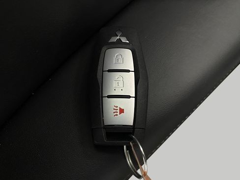 New 2026 Mitsubishi Outlander LE AWD/4WD image 31