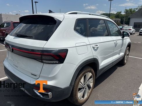 Used 2025 Volkswagen Taos SE w/ Panoramic Sunroof Package AWD/4WD image 5