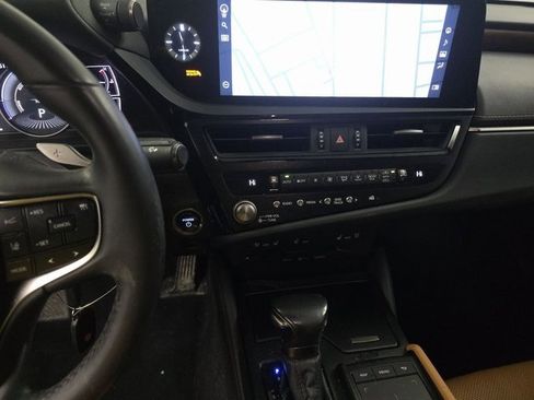Used 2022 Lexus ES 300h w/ Premium Package image 10