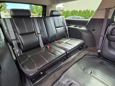 Used 2012 Chevrolet Suburban LT w/ Luxury Package AWD/4WD image 17
