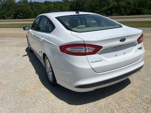 Used 2016 Ford Fusion SE FWD image 8