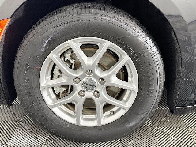 Used 2023 Chrysler Pacifica Touring FWD image 39