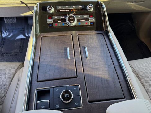 Used 2019 Lincoln Navigator Reserve image 26